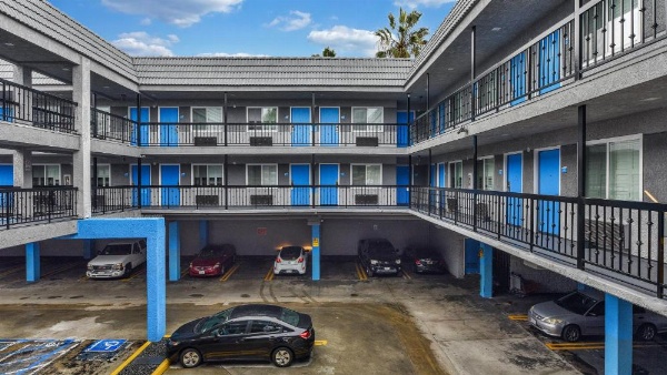 Hollywood Inn Express LAX image 16