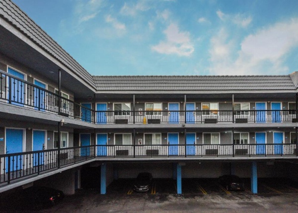 Hollywood Inn Express LAX image 8